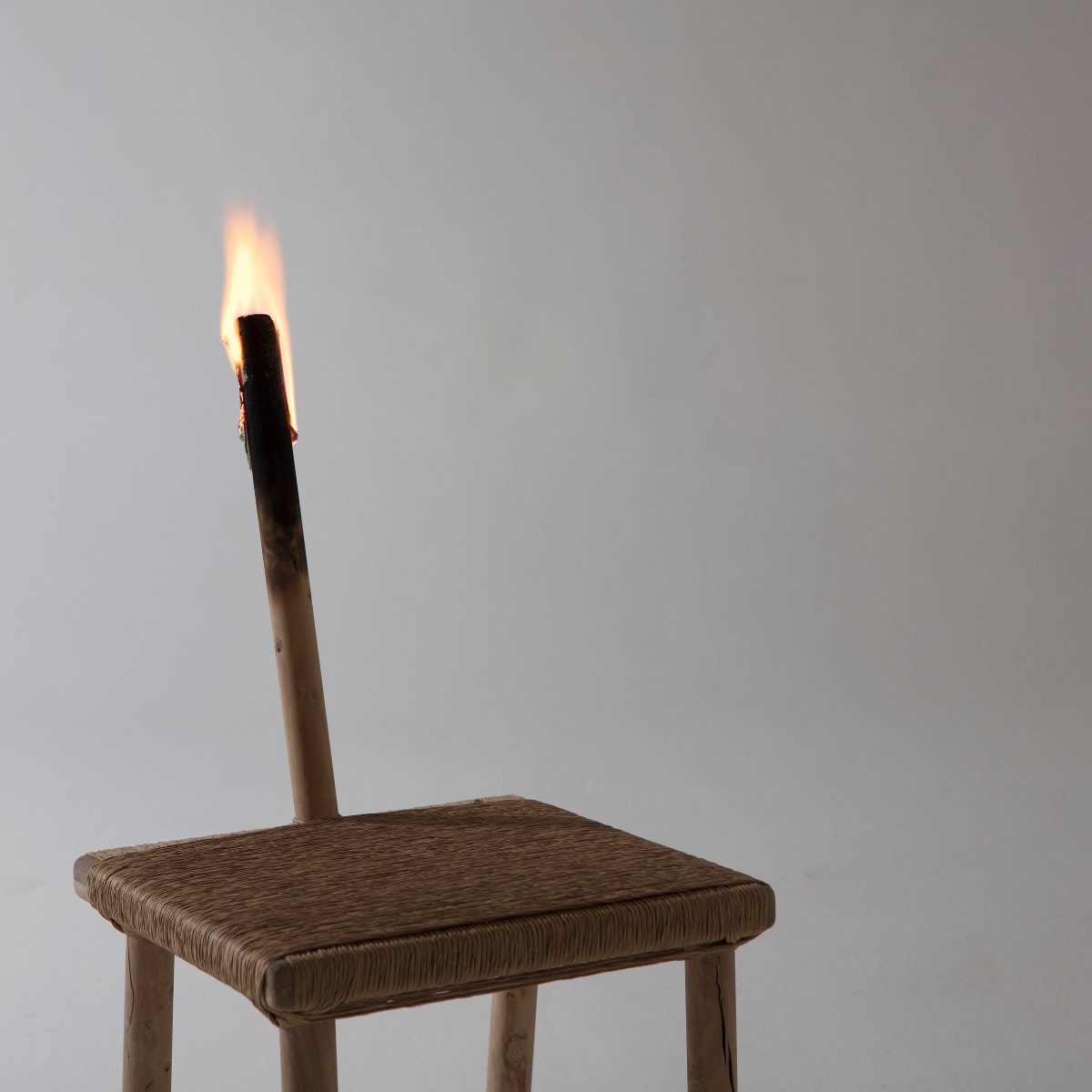 cadeira queimando 1 4 deezign