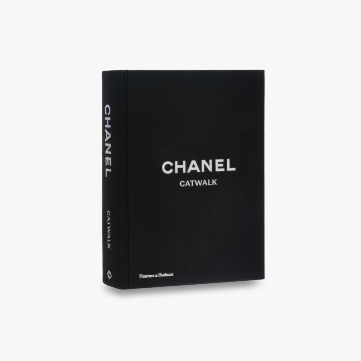 chanel catwalk the complete collections revised edition 265 2 44f04a56d799b812f23b364e523727ae 2 deezign