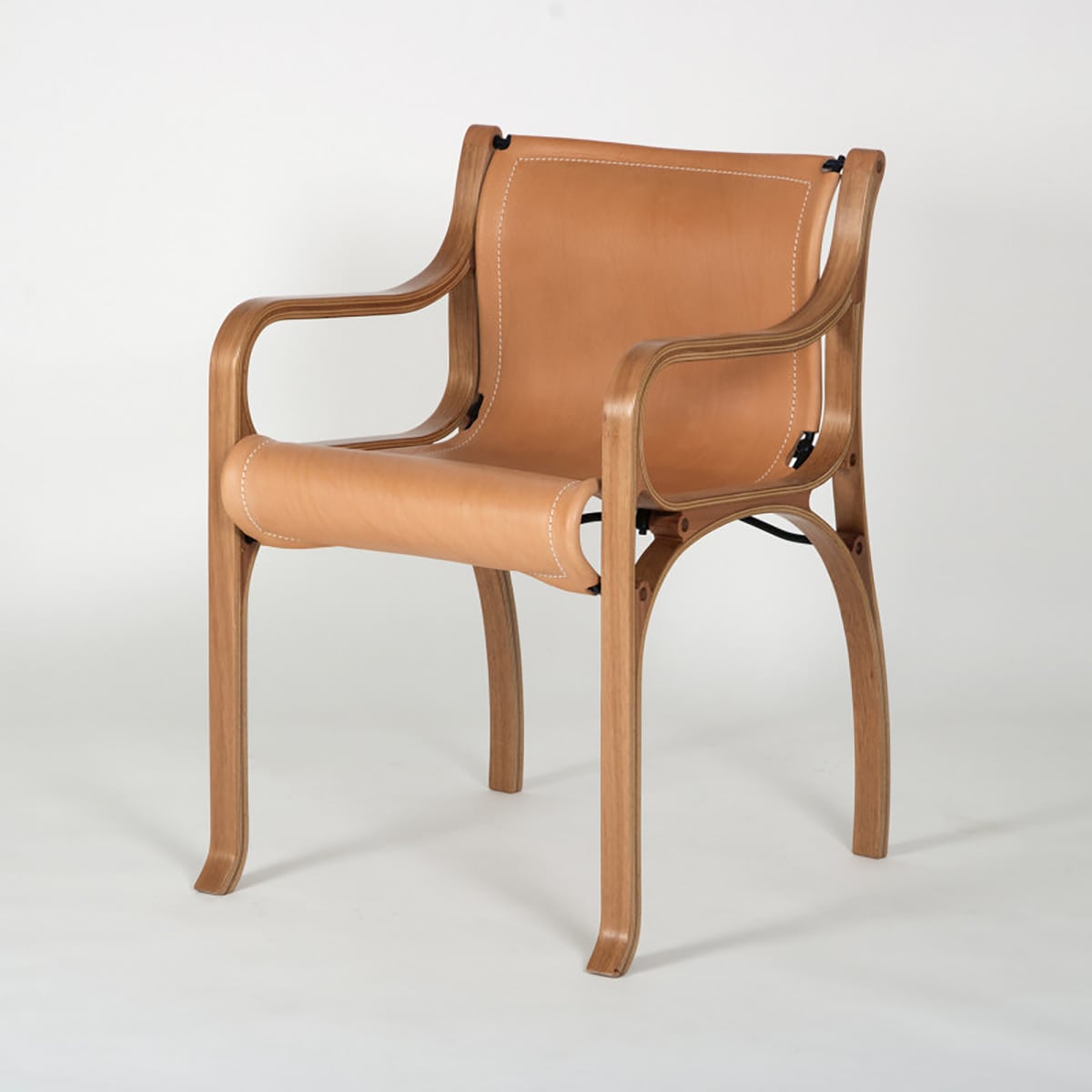 Cadeira cv model b armchair objekto 1200px amb01 v1 7 deezign