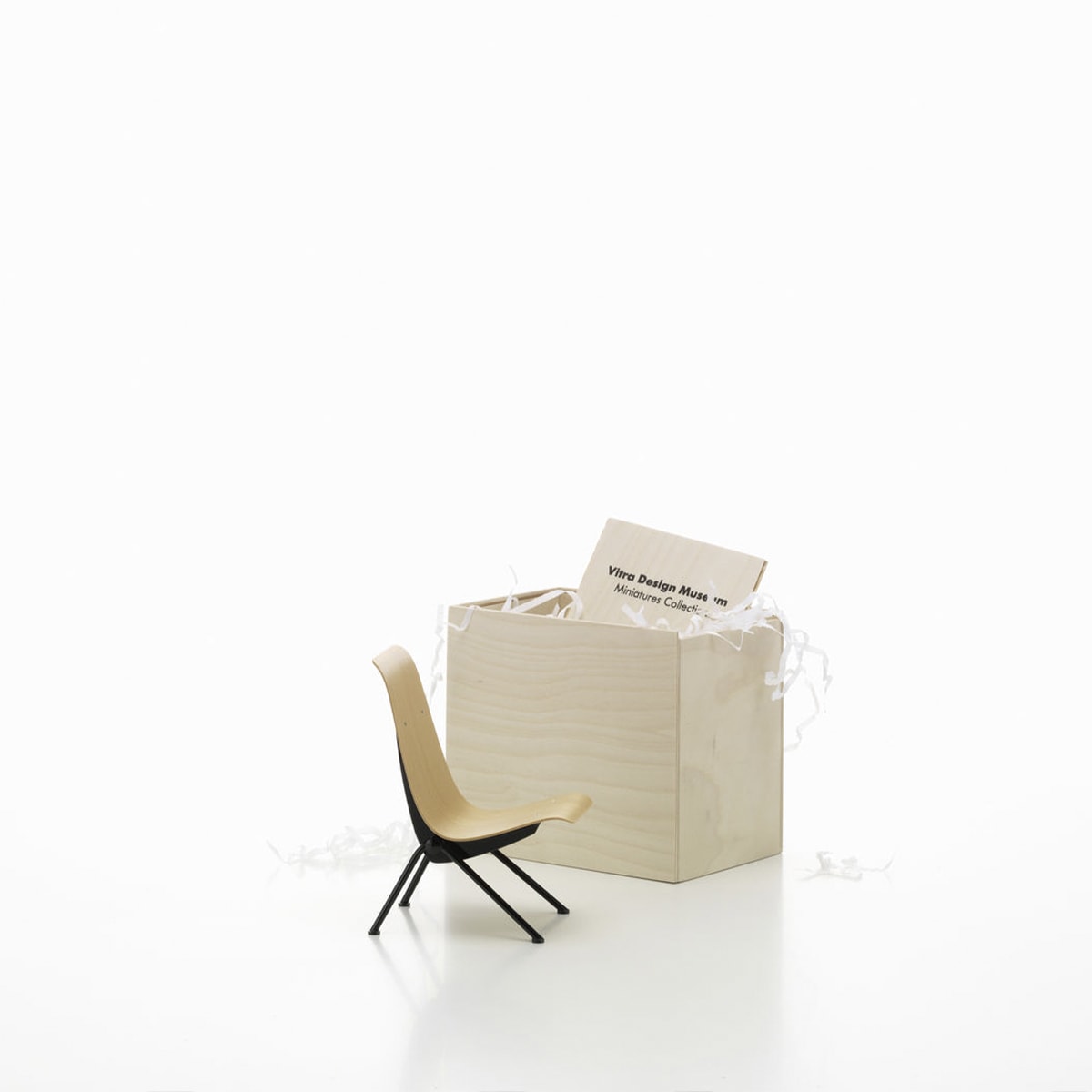 cadeira miniatura Antony Vitra 1200px amb04 5 deezign