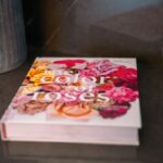 Livro The Color Of Roses: a Curated Spectrum Of 300 Blooms - Imagem 4